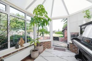 Adorable 2 bedroom guest house