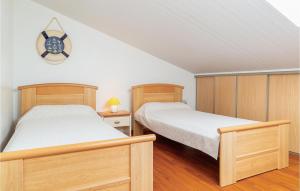Maisons de vacances Beautiful Home In La Faute Sur Mer : photos des chambres