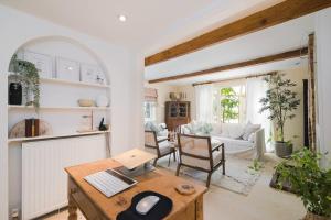 Adorable 2 bedroom guest house