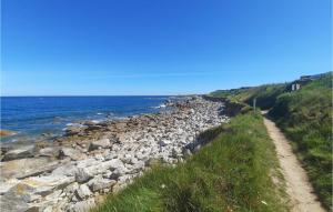 Maisons de vacances Lovely Home In Plouguerneau With Wifi : photos des chambres