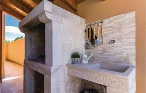 2 Bedroom Lovely Home In Pula