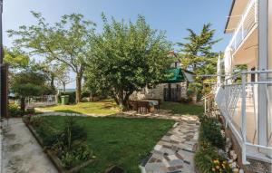 Cozy Apartment In Lovrecica With Wifi