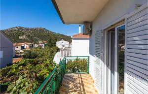 3 Bedroom Awesome Home In Poljica 