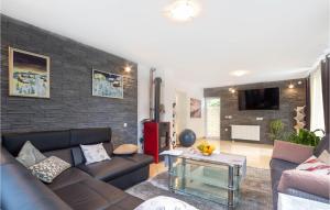 Cozy Home In Kamenmost With Sauna