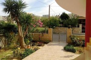 QUIET NEW Apartment-5 to the beach, 15 to center