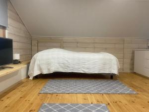 Ukkohalla, Sivumäki