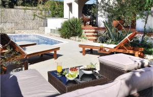 Awesome Home In Kanica