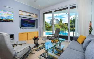 Gorgeous Home In Slatine With Wifi