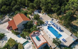 Five-Bedroom Holiday Home In Lovorno