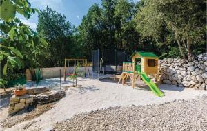 Five-Bedroom Holiday Home In Lovorno