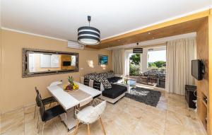 Gorgeous Home In Zecevo Rogoznicko 