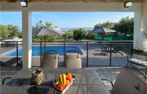 Three-Bedroom Holiday Home In Kastel Stari