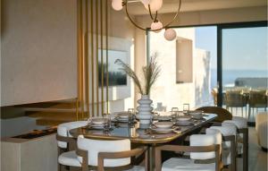 3 Bedroom Beautiful Home In Makarska