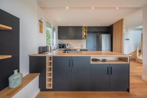 Villas La villa sur la baie vue imprenable et piscine interieure 29 degres : photos des chambres