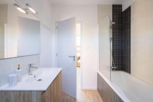 "La Villa Sur La Baie" vue imprenable et piscine intérieure 29 degrés