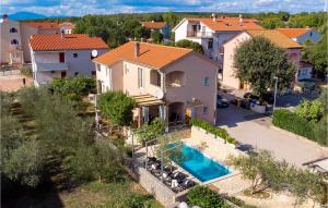 Stunning Home In Pinezici With Kitchen