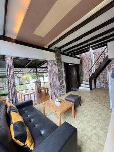 5BR Villa with Private Pool Lembang
