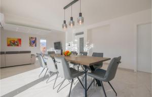 Stunning Home In Ivanbegovina With Wifi 