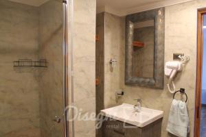 Disegni 11-12, Habitacion Baño Privado con Cocina, Caldera, Cercano a Bahía