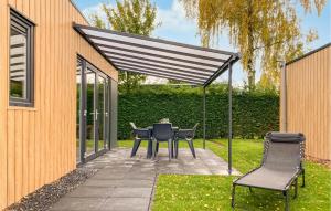 Awesome Home In Heinkenszand With Wifi