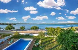 4 Bedroom Beautiful Home In Raslina - 比利切