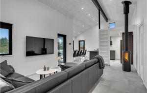 Gorgeous Home In Tarm With Wifi