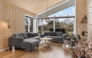 Stunning Home In Væggerløse With Wifi