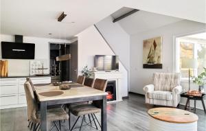 3 Bedroom Awesome Home In Stavenisse