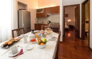 Cozy Apartment In Lecce Le With Kitchen