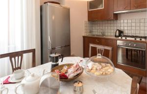 Cozy Apartment In Lecce Le With Kitchen