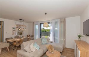 Gorgeous Home In Srima With House Sea View 