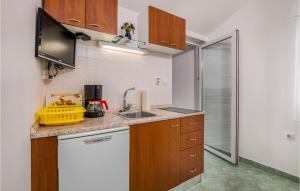 1 Bedroom Nice Apartment In Brzac