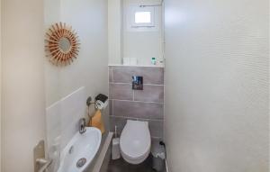 Appartements Amazing Apartment In Redon With Wifi : photos des chambres