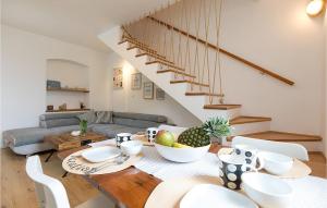 Gorgeous Home In Porec With Wifi