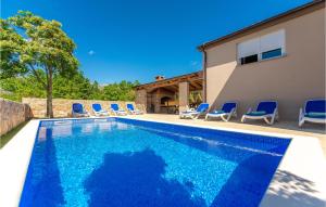 Cozy Home In Rovanjska 