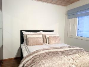 Villa Aurora Riverside by BookLapland