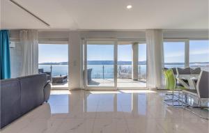 2 Bedroom Beautiful Apartment In Povile