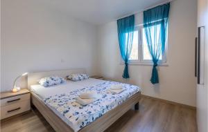 2 Bedroom Beautiful Apartment In Povile