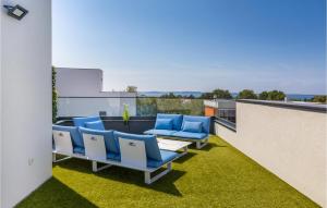2 Bedroom Stunning Home In Peroj 