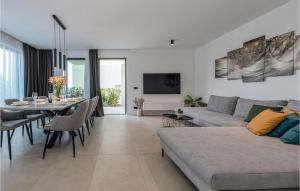 Gorgeous Home In Pasman 