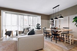 Loja - 2 bedrooms in Sant Antoni