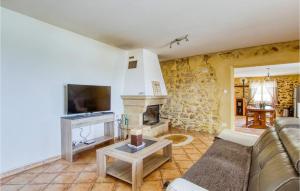 Maisons de vacances Awesome Home In Artigues : photos des chambres