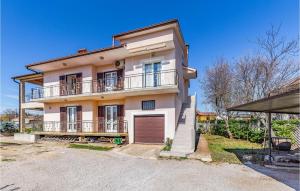 2 Bedroom Cozy Apartment In Labin 