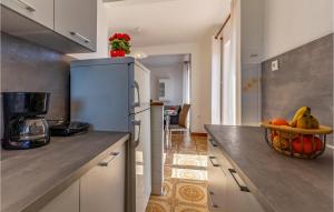 2 Bedroom Cozy Apartment In Labin