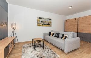 Cozy Home In Srima With Wifi