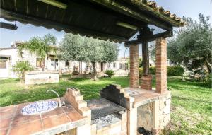 2 Bedroom Pet Friendly Home In Siracusa