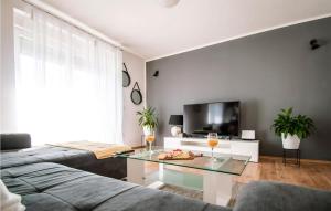 2 Bedroom Awesome Home In Sibenik 