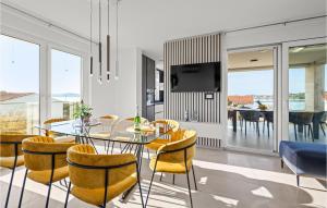 11 Bedroom Amazing Apartment In Srima 