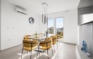 11 Bedroom Amazing Apartment In Srima