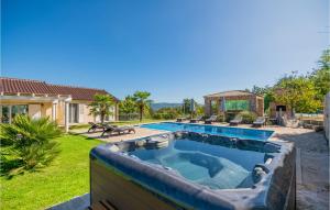 Beautiful Home In Grubine With Jacuzzi 